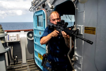 USS Shiloh VBSS drill 140702-N-TU910-221