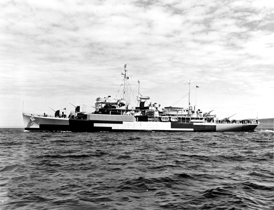 USS Shelikof (AVP-52) underway off Houghton, Washington (USA), on 26 April 1944 (19-N-68323)