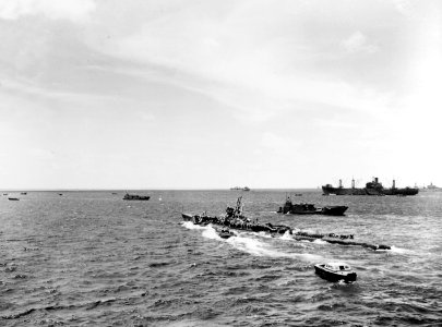 USS Skate (SS-305) underway at Bikini Atoll on 3 July 1946 (80-G-627489)