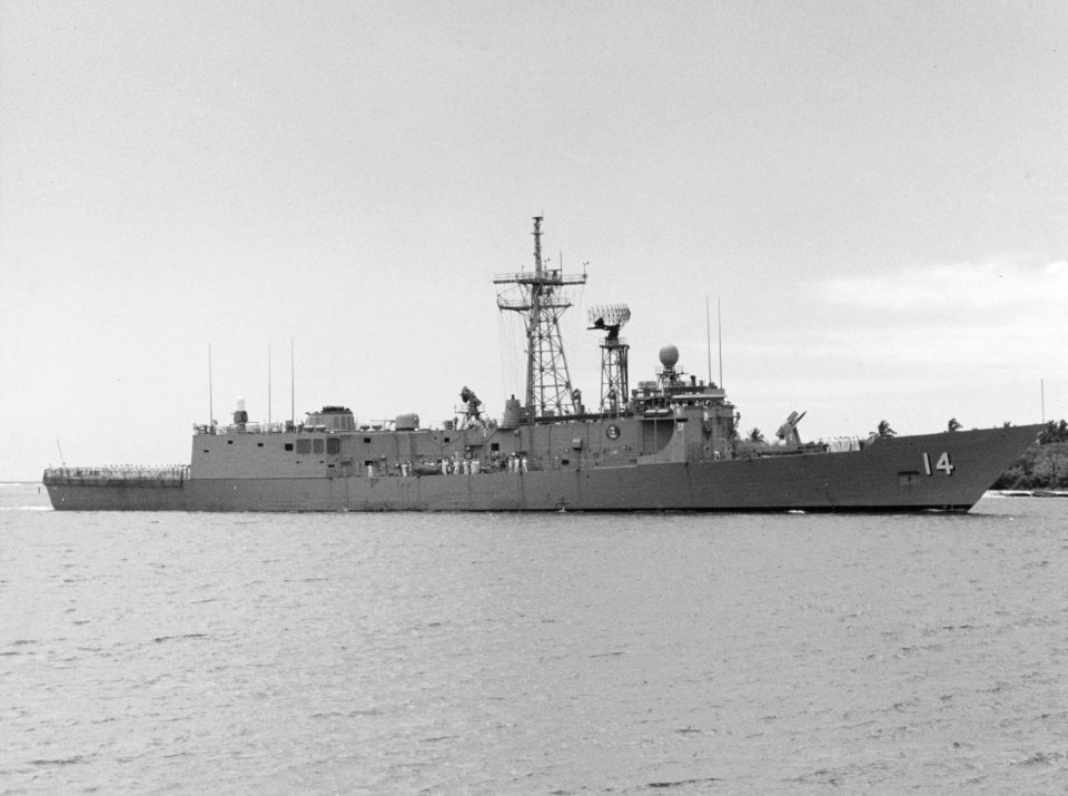 USS Sides (FFG-14) entering Pearl Harbor in February 1988 (NH 107568-KN)