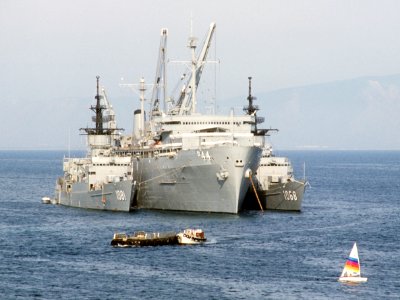 USS Shenandoah (AD-44) with frigates in the Med c1987
