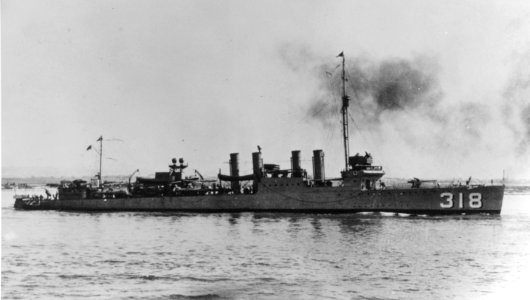 USS Shirk (DD-318) underway during the 1920s (NH 67893)