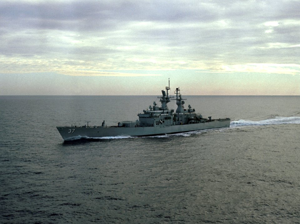USS South Carolina (CGN-37) underway at sea in 1982 (6417233)