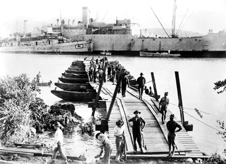 USS Sirius (AK-15) with pontoon bridge in 1924