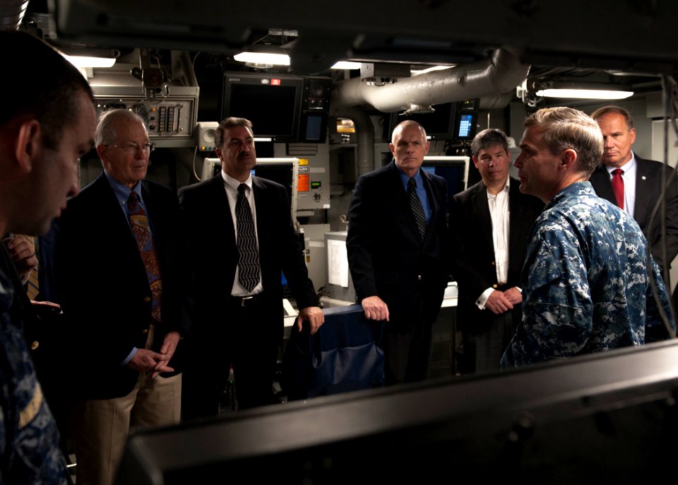 USS Somerset NDIA-SLAAD tour 150429-N-CC789-095