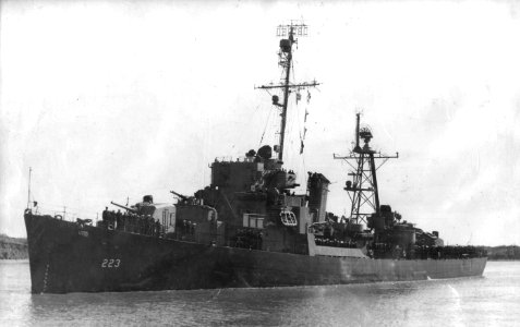 USS Spangenberg (DE-223) underway, circa in late 1945 photo