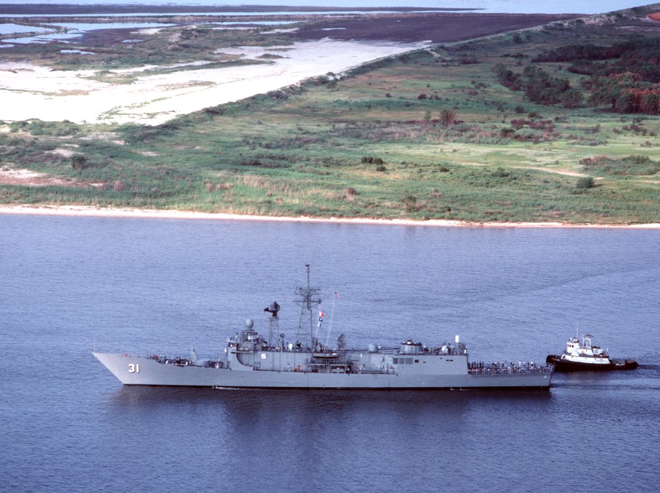 USS Stark (FFG-31) underway during sea trials on 30 August 1988