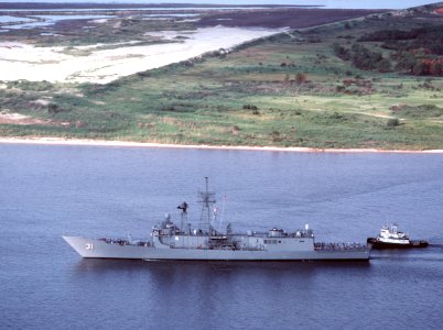USS Stark (FFG-31) underway during sea trials on 30 August 1988