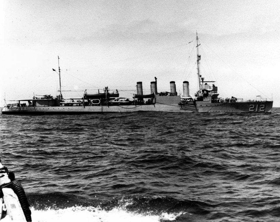 USS Smith Thompson (DD-212) off Tsingtao, China, in the Summer of 1935 (NH 50091)