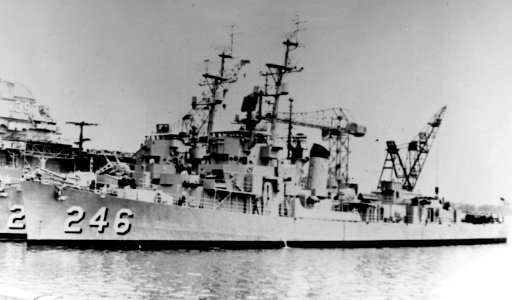 USS Snowden (DE-246) at the Philadelphia Naval Shipyard, Pennsylvania (USA), in the late 1960s (NH 85015)