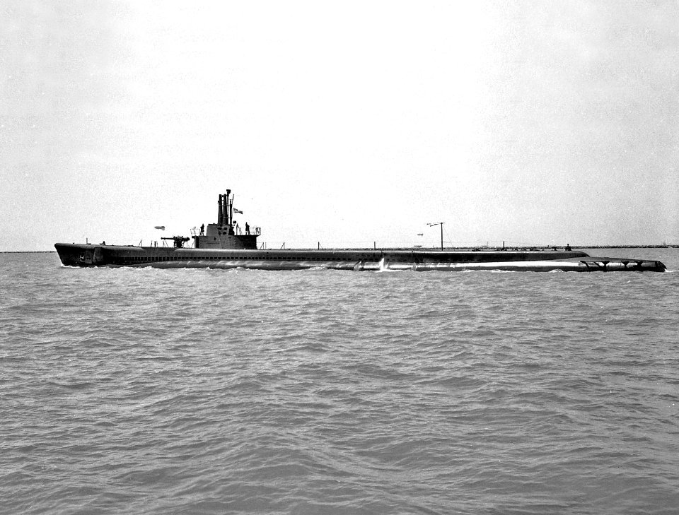 USS Skate (SS-305) off the Mare Island Naval Shipyard on 28 July 1943