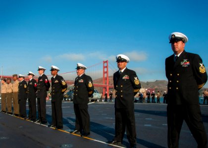 USS Somerset arrives in San Francisco. (21403172993)