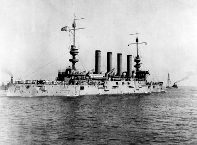 USS St. Louis (C-20) underway off the Boston Naval Shipyard, Massachusetts (USA), on 14 September 1917 (NH 50115)