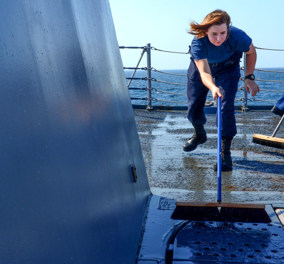 USS Sterett (DDG 104) 141025-N-GW139-104 (15656796275)
