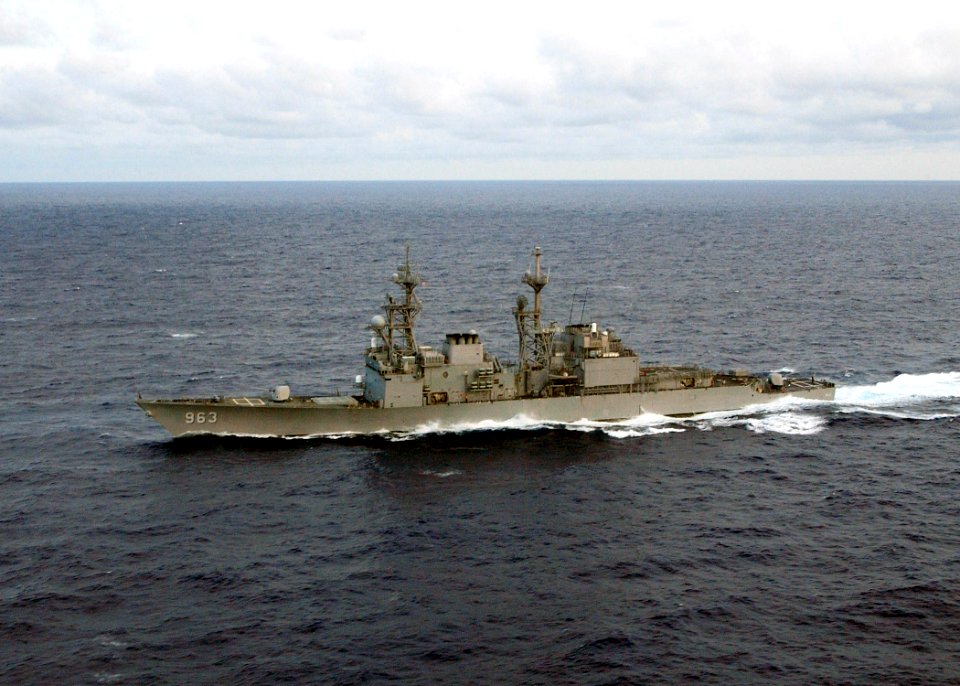 USS Spruance (DD-963) underway in the Atlantic Ocean on 11 June 2004 (6655386)