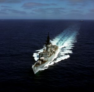 USS Stein (FF-1065) underway, circa in 1987 (6654899)