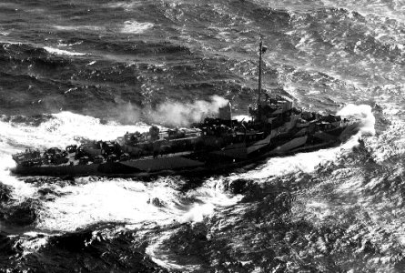 USS Snyder (DE-745) underway off the coast of California (USA) on 16 May 1944
