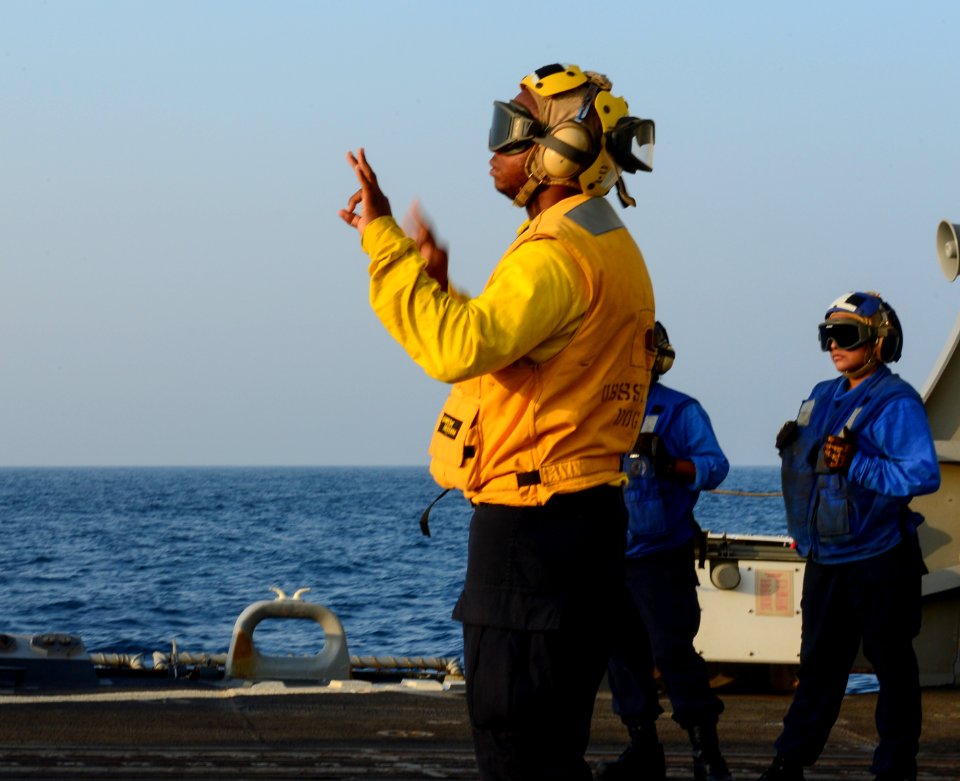 USS Sterett (DDG 104) 141102-N-GW139-033 (15087214743)