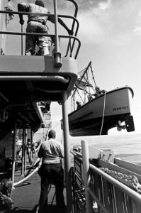 USS Spruance (DD-963) lowers a motor whaleboat, in 1975 (NH 96861)