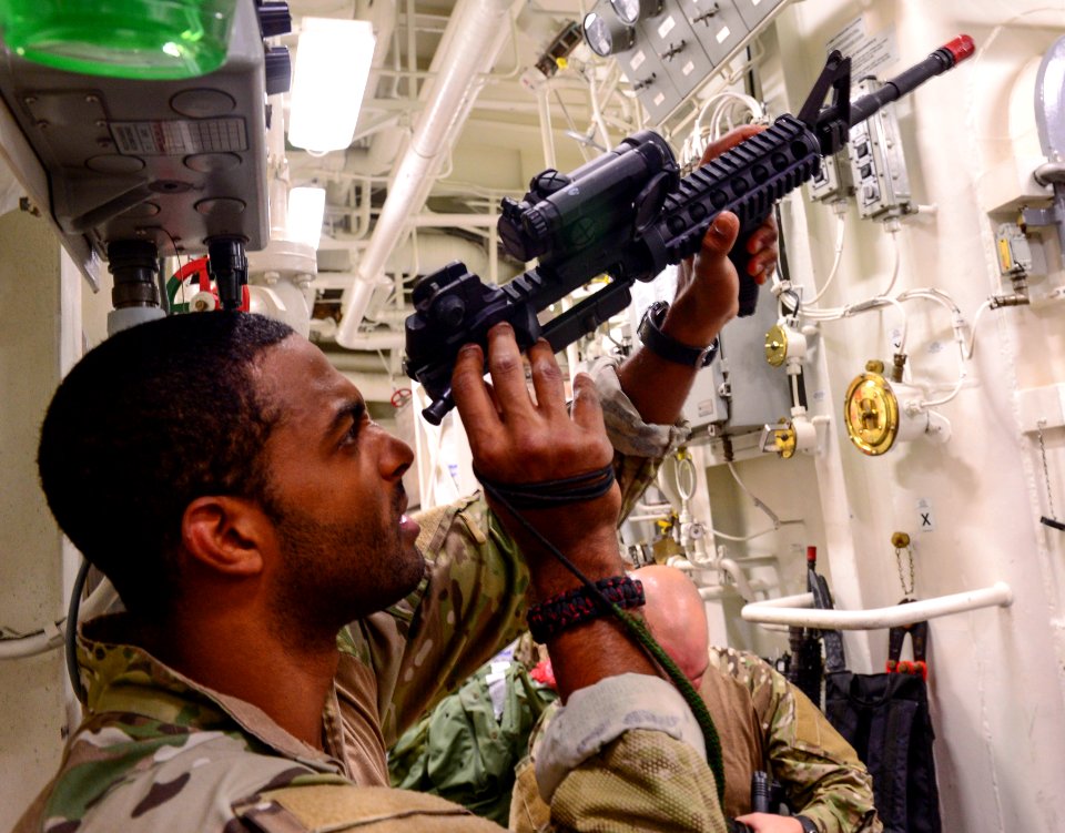 USS Sterett (DDG 104) 141108-N-GW139-037 (15746836406)