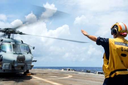 USS Stockdale at sea during RIMPAC 160720-N-KM939-038