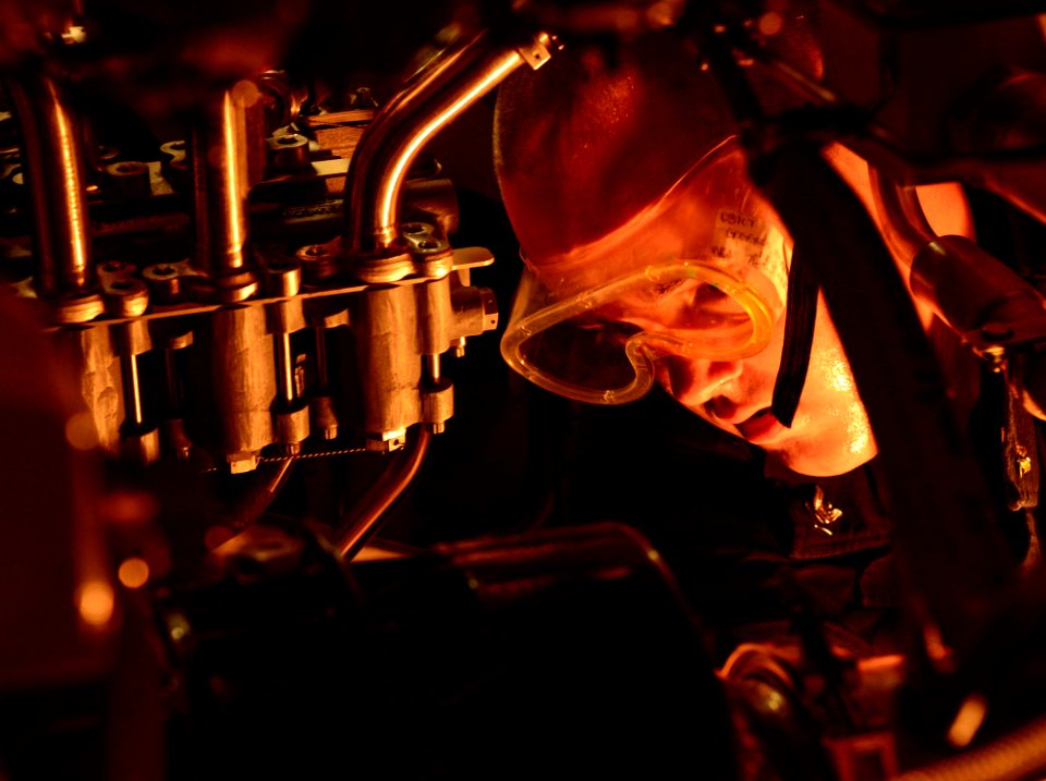USS Sterett (DDG 104) 141018-N-GW139-037 (15395978539)