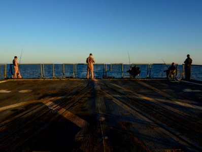 USS Sterett (DDG 104) 141111-N-GW139-348 (15600156579)