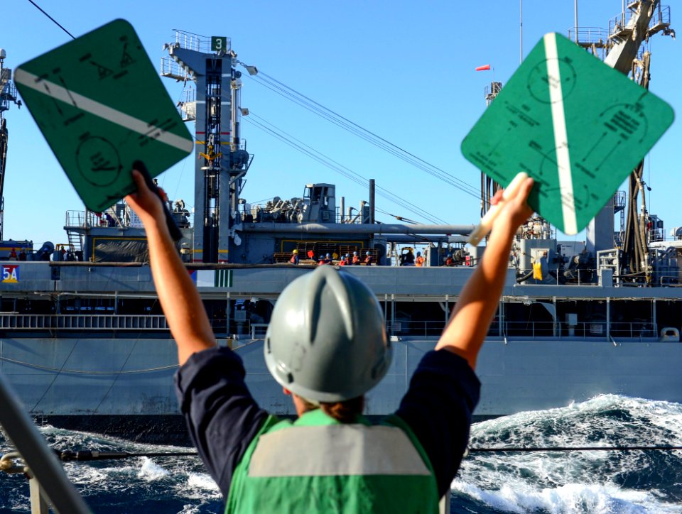 USS Sterett (DDG 104) 141019-N-GW139-050 (15396464338)