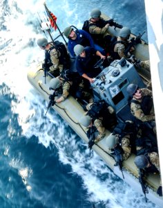 USS Sterett (DDG 104) 141030-N-GW139-083 (15742840141)