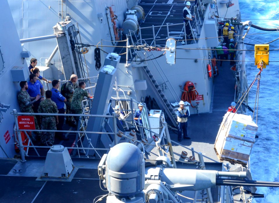 USS Sterett (DDG 104) 141103-N-GW139-873 (15777820255)