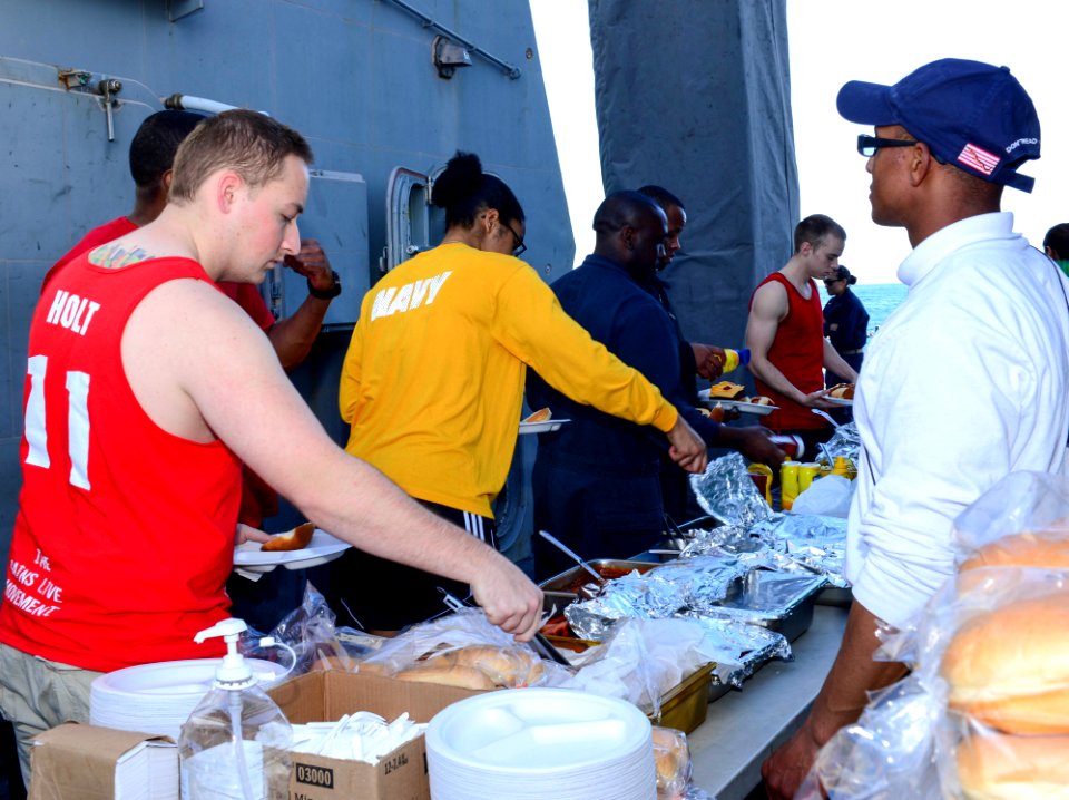 USS Sterett (DDG 104) 141109-N-GW139-020 (15770531075)
