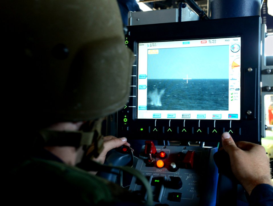 USS Sterett (DDG 104) 141022-N-GW139-030 (15443523667)