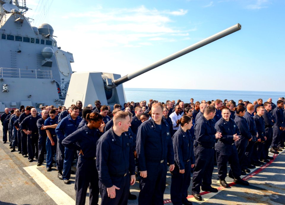 USS Sterett (DDG 104) 141115-N-GW139-033 (15645794869)