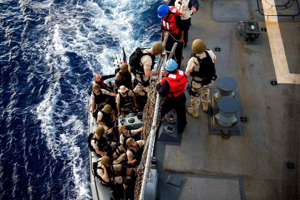 USS Stockdale at sea during RIMPAC 160726-N-KM939-099