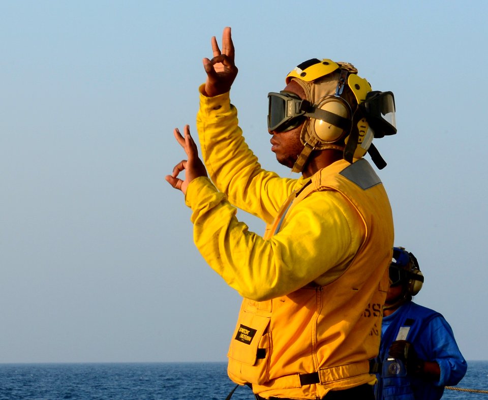 USS Sterett (DDG 104) 141102-N-GW139-038 (15706567695)