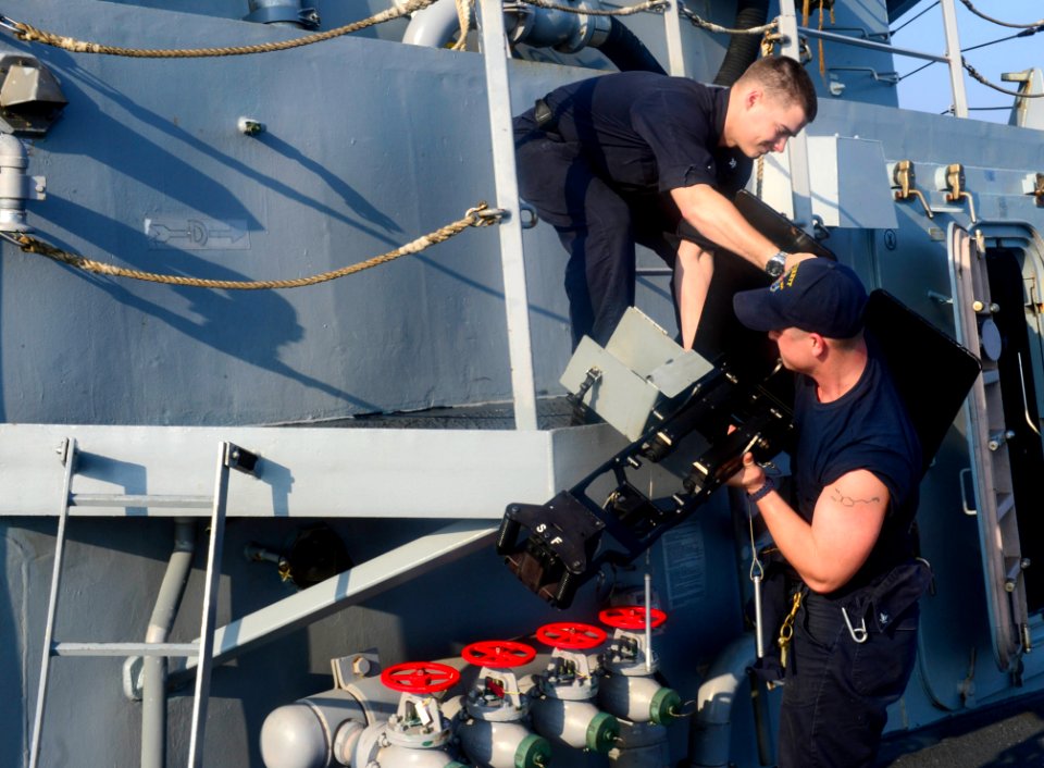 USS Sterett (DDG 104) 150205-N-GW139-003 (16292379948)