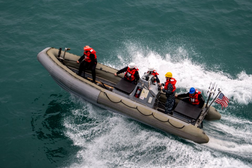 USS Stethem (DDG 63) conducts exercise with Chinese navy 151120-N-UF697-740