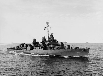 USS Stephen Potter (DD-538) underway in the Pacific Ocean on 2 May 1944 (NH 102898)