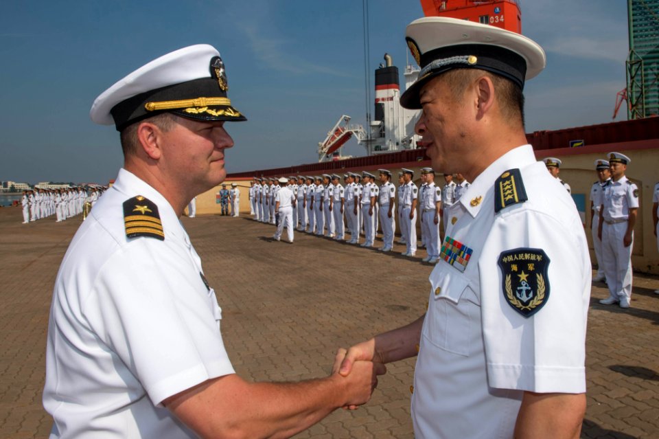 USS Stethem prepares to depart Qingdau, China. (20319001165)