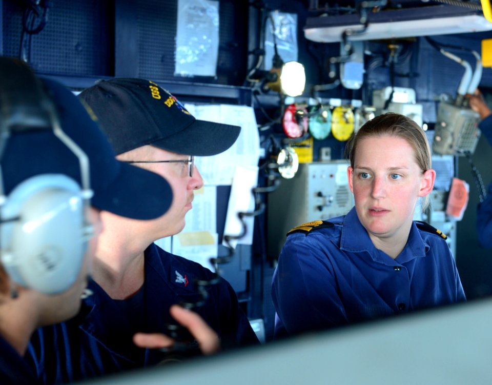 USS Sterett (DDG 104) 141103-N-GW139-911 (15754125406)