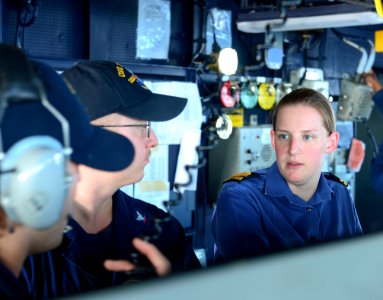 USS Sterett (DDG 104) 141103-N-GW139-911 (15754125406)