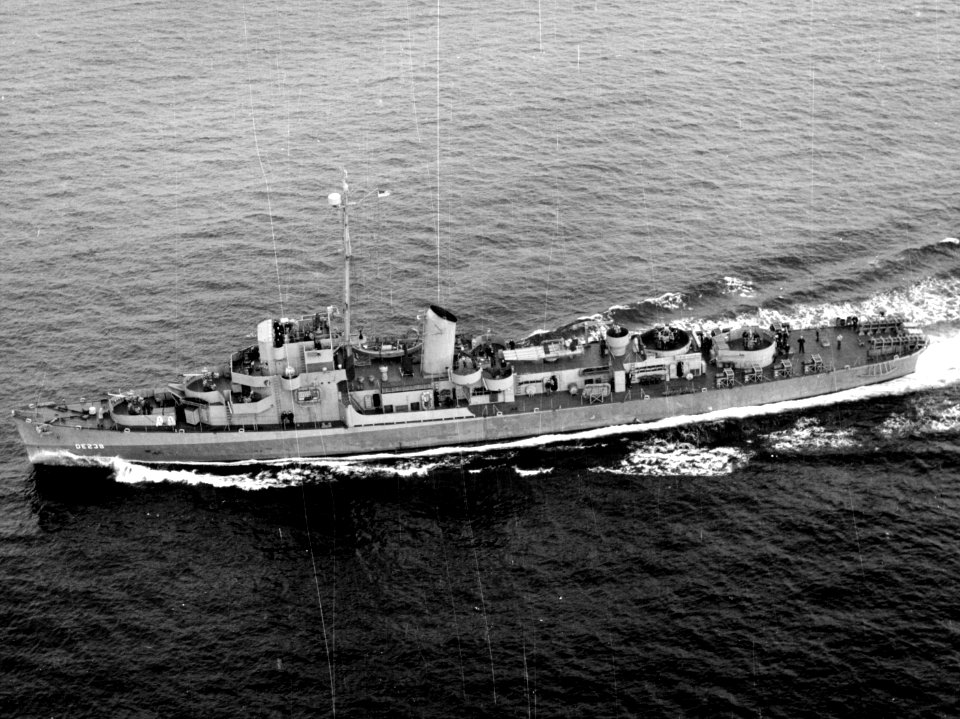 USS Stewart (DE-238) underway at sea on 21 November 1943 (80-G-200282)