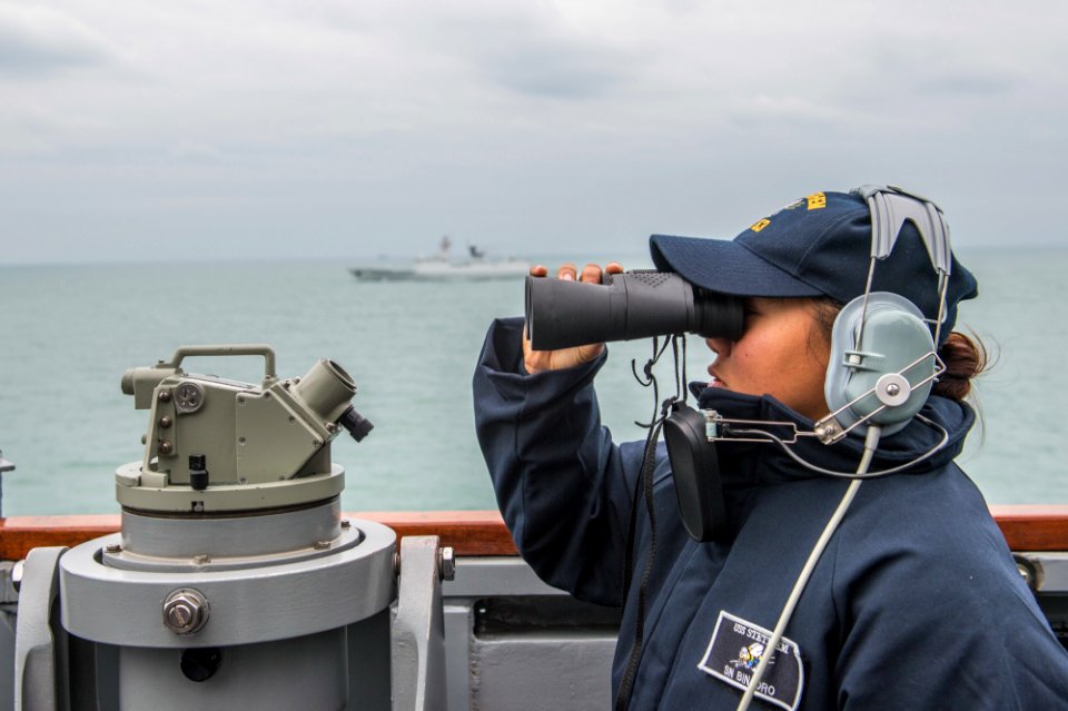 USS Stethem (DDG 63) conducts exercise with Chinese navy 151120-N-UF697-635