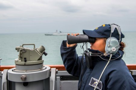 USS Stethem (DDG 63) conducts exercise with Chinese navy 151120-N-UF697-635