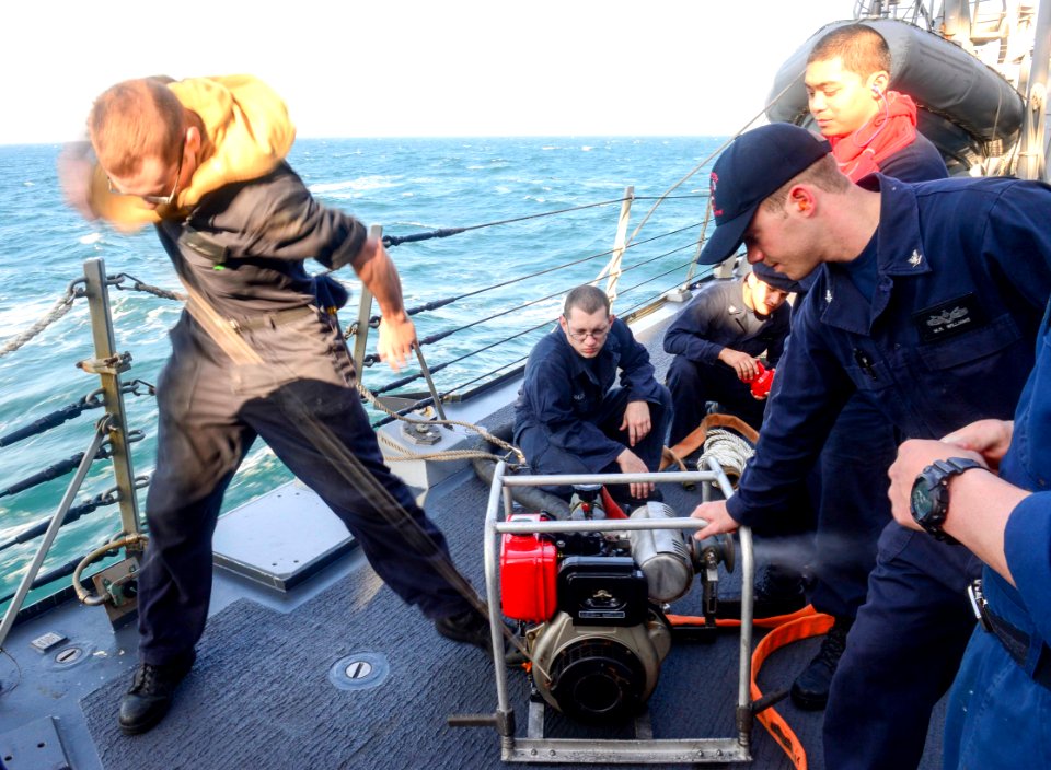 USS Sterett (DDG 104) 150206-N-GW139-009 (16293788069)