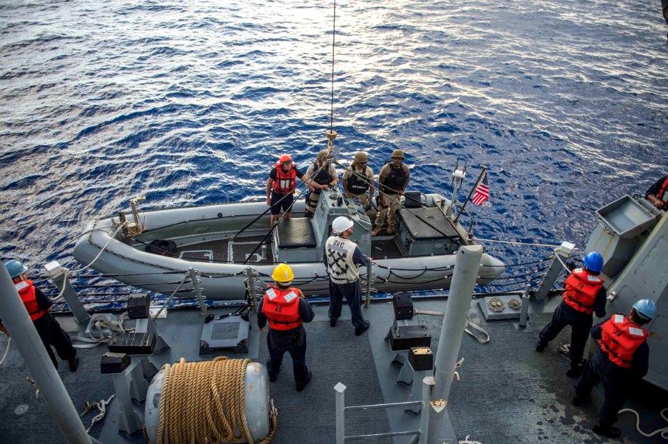 USS Stockdale at sea during RIMPAC 160726-N-KM939-076