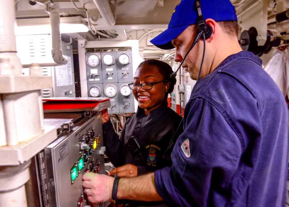 USS Sterett (DDG 104) 150213-N-GW139-089 (15934393544)