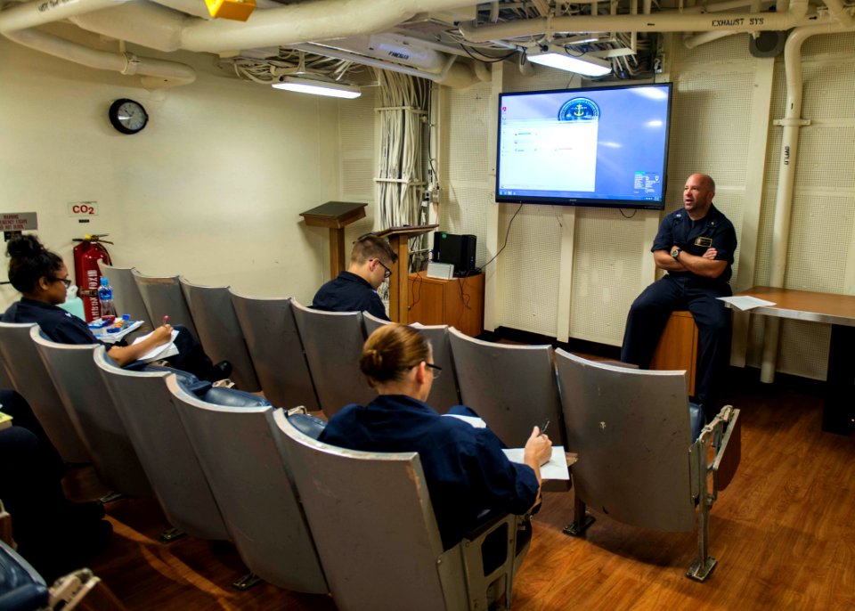 USS STOUT (DDG 55) DEPLOYMENT 2016 160726-N-GP524-027