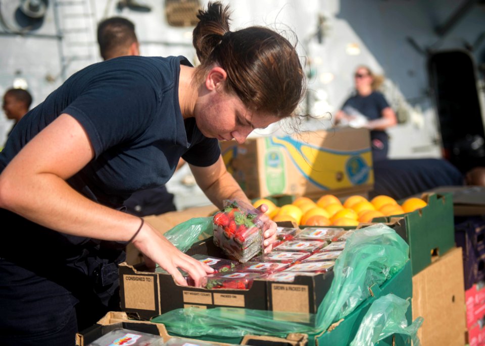 USS STOUT (DDG 55) DEPLOYMENT 2016 160820-N-GP524-307