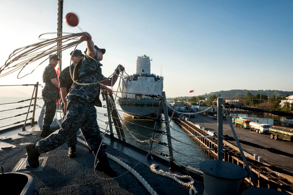 USS Stockdale arrives in Subic Bay. (8453411799)